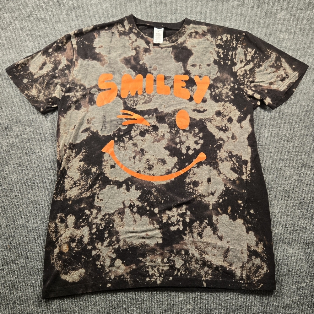 SMILEY Tie Dye Graphic  T-shirt M/L‎